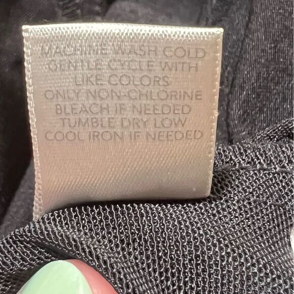 CHRISTOPHER & BANKS Signature Slimming Black Pull On Cropped Pants - Size 4 - Picture 3 of 7